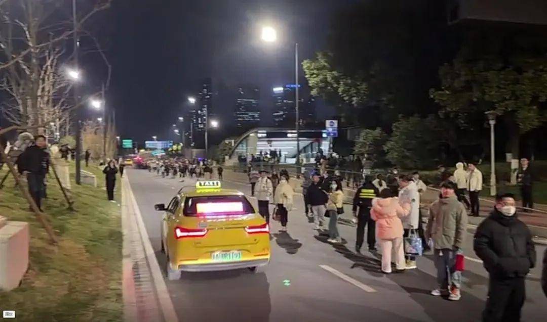 南京地铁突发故障致大量乘客滞留<strong></p>
<p>btc转账</strong>，官方：正抢修，已安排接驳车