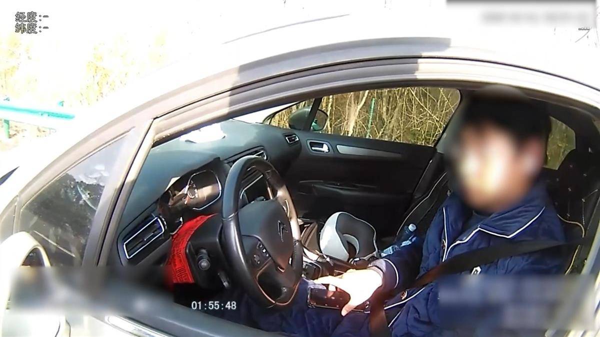 “是多么重要的会议？一定要在高速公路上开？”<strong></p>
<p>btc转账</strong>，驾驶员在应急车道停车开会被扣9分罚200元