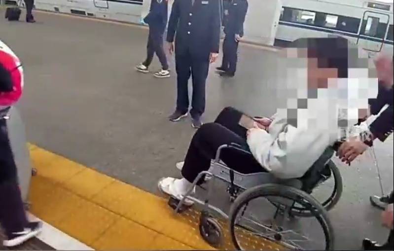 “救命<strong></p>
<p>btc虚拟币</strong>，我不想死”！厦门北站，D131次列车突发！