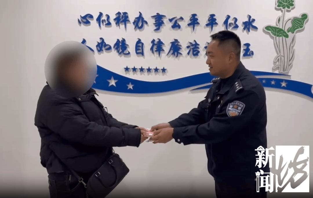 上海一女子边骑车边“洒钱”<strong></p>
<p>btc矿池官网</strong>，刚发的7700元工资都没了！自己还没发现