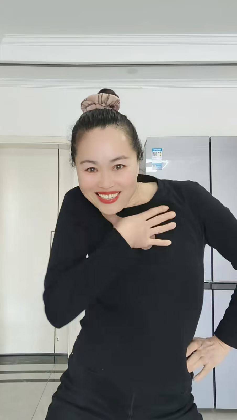 河南52岁阿姨跳“断头舞”走红：一开始是好奇<strong></p>
<p>btc大陆</strong>，要技巧才有感觉，真不是特效！