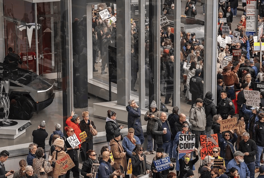 “要独立<strong></p>
<p>泰达币钱包</strong>,不要统一!”40万人冲上街头示威,罕见一幕引发轩然大波