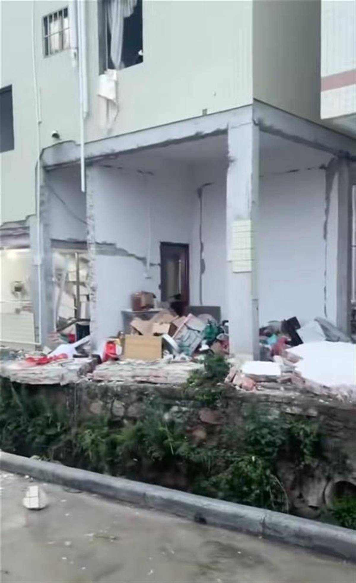 广东珠海一民房发生爆炸<strong></p>
<p>泰达币官网</strong>，墙体砖块散落一地，官方：暂无人员伤亡报告
