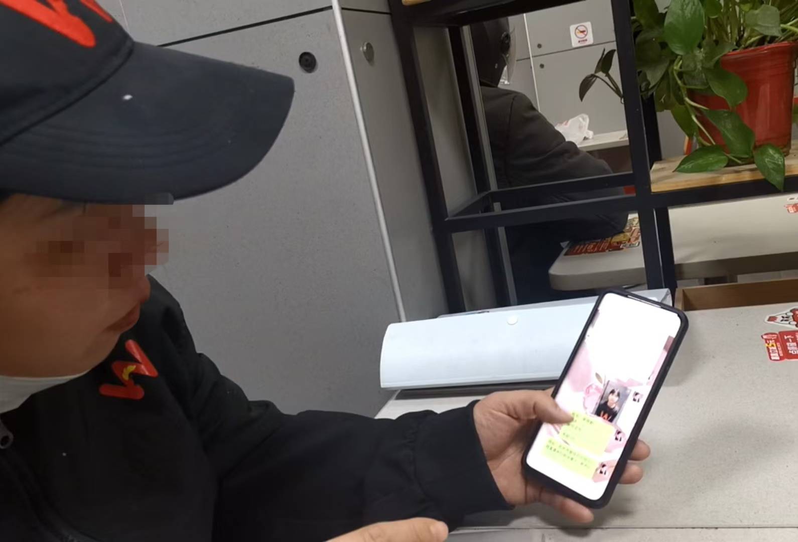 卧底华莱士两家门店：过期食材换签续命<strong></p>
<p>泰达币usdt支付入金通道</strong>，炸油酸价超标易引腹泻