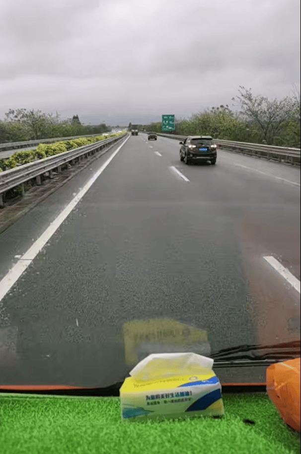 网友称高速路上“无奈倒车7公里”<strong></p>
<p>泰达币提款地址</strong>，广东高速：拥堵或与清明将至有关