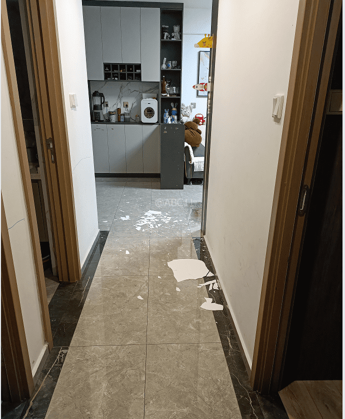 “深更半夜<strong></p>
<p>usdt交易</strong>，又掉一大块下来”！广东一小区业主怒了