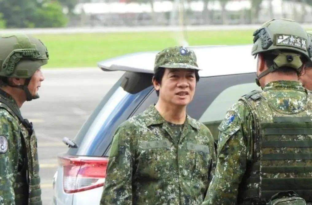 6名台军举五星红旗<strong></p>
<p>usdt兑换</strong>，拒为台独当炮灰，台媒：赖清德卫兵也要投诚