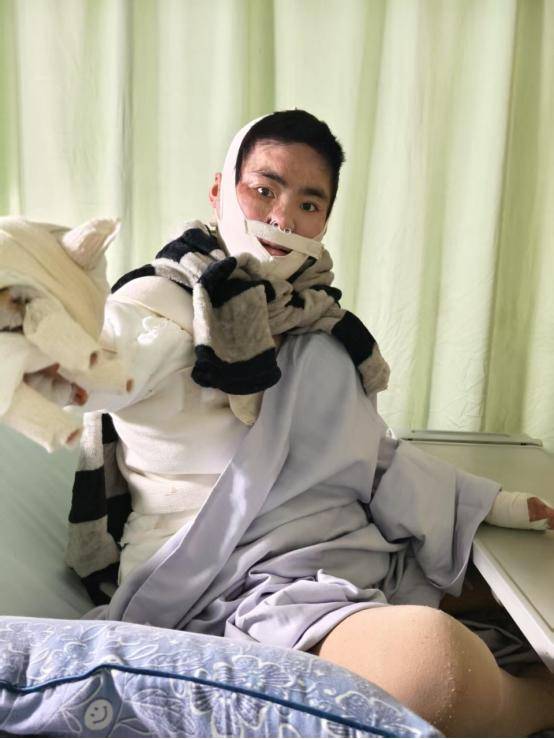 女孩被前男友泼汽油致残<strong></p>
<p>usdt地址</strong>，凶手法庭上威胁杀人