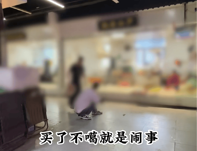 男子买鱼拒杀遭暴力殴打<strong></p>
<p>usdt官网</strong>，摊主叫嚣“不杀是闹事”“打死你”，警方回应
