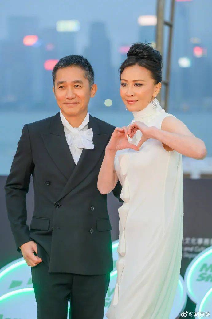 刘嘉玲连发10多张梁朝伟照片：他都不知道自己帅<strong></p>
<p>usdt查询</strong>！头发白了也不肯染