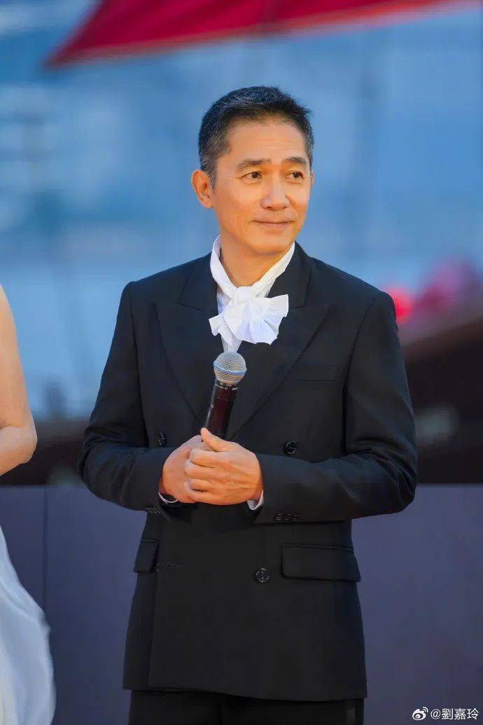 刘嘉玲连发10多张梁朝伟照片：他都不知道自己帅<strong></p>
<p>usdt查询</strong>！头发白了也不肯染
