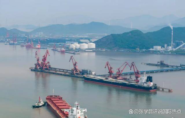 40艘大船停靠中国舟山港<strong></p>
<p>usdt查询</strong>，特朗普不长记性，中国早把后路设计好了