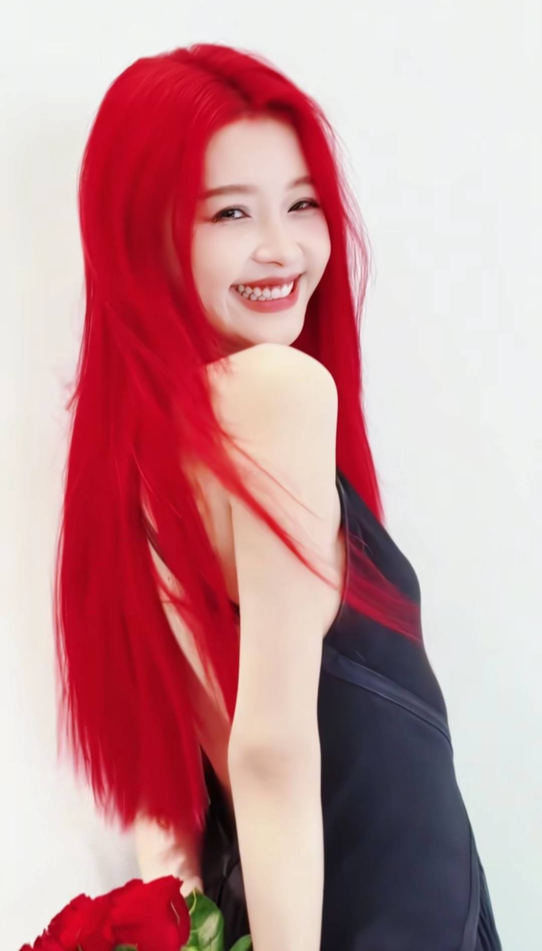女演员染红色头发<strong></p>
<p>usdt汇率</strong>，称“吃了三天过敏药才敢染”