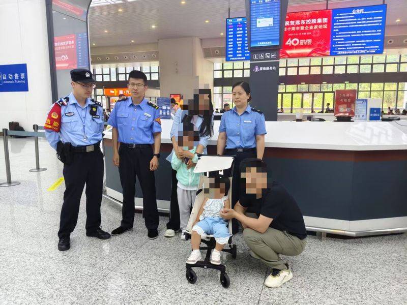 父母睡过头5岁哥哥带2岁妹妹独自下高铁<strong></p>
<p>usdt汇率</strong>，民警陪伴等待家长返回