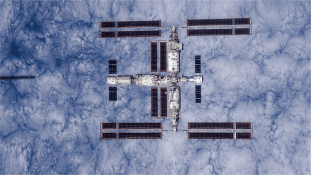 太阳翼才修好没多久<strong></p>
<p>usdt暴跌</strong>，又有“敌”撞过来了？3名航天员紧急加防