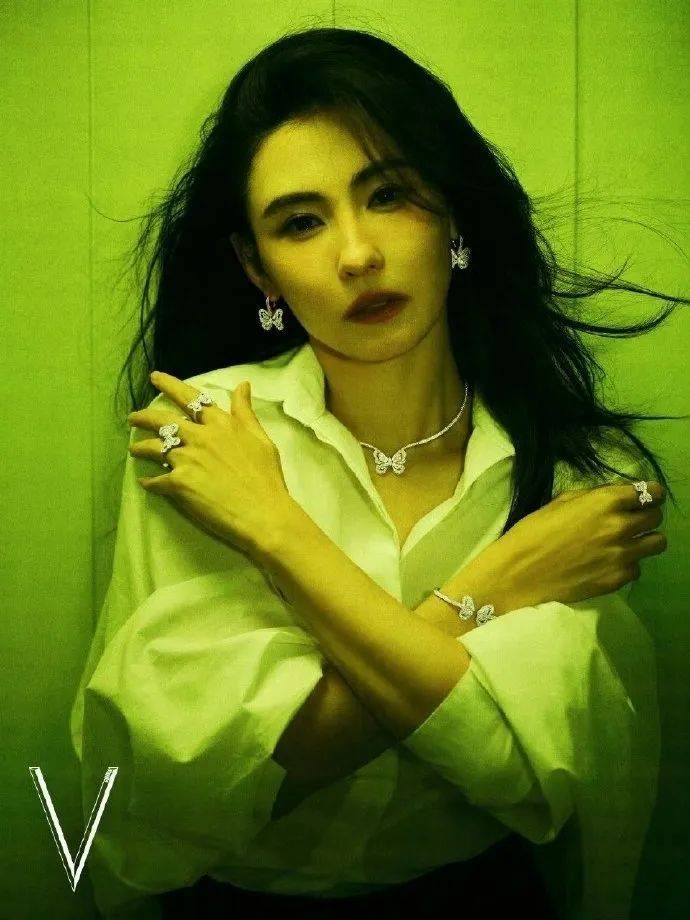 张柏芝身穿豹纹装<strong></p>
<p>usdt币价格</strong>，时隔26年再现我养你名场面！烈焰红唇太抢镜