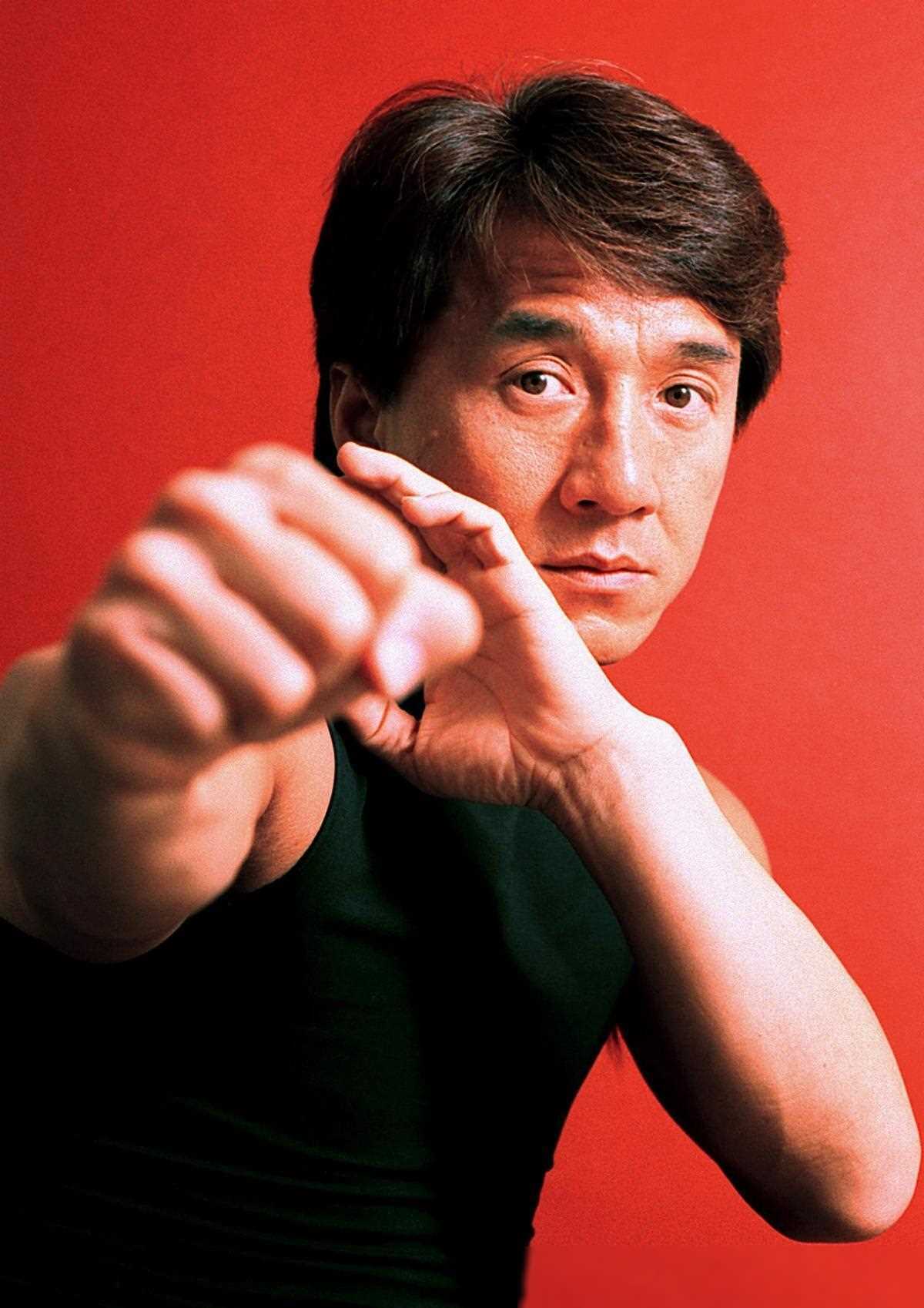 71岁成龙头发花白<strong></p>
<p>usdt溢价</strong>！谢贤交代后事张纪中出了车祸还得养家…慢慢老去的他们让人泪目