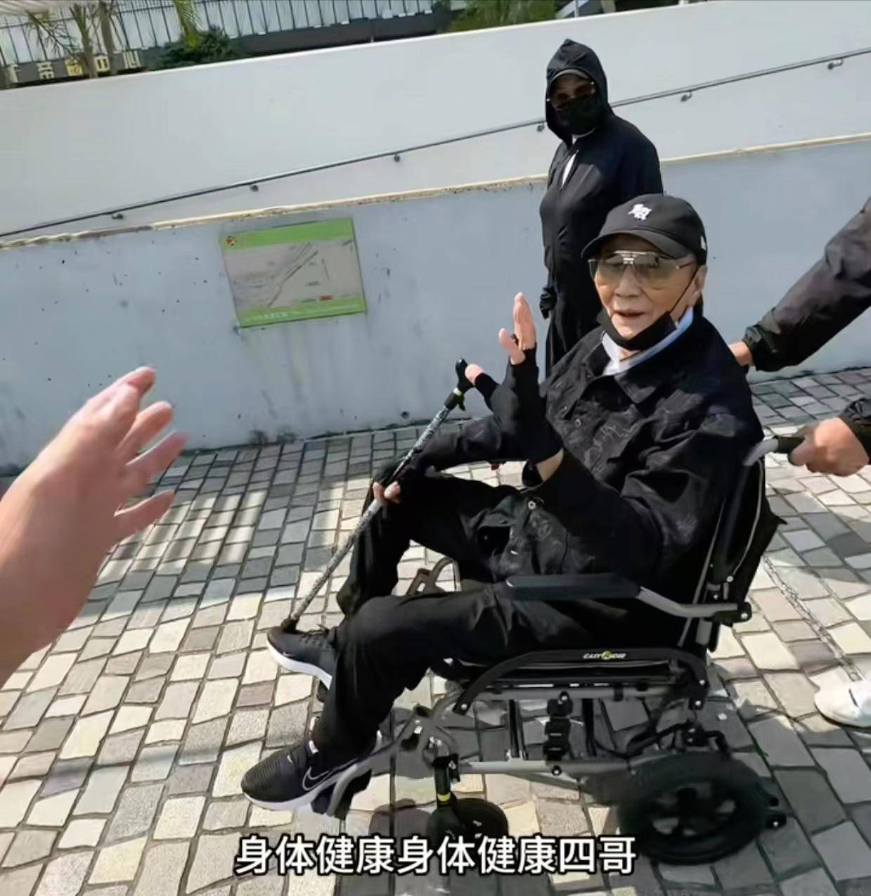 71岁成龙头发花白<strong></p>
<p>usdt溢价</strong>！谢贤交代后事张纪中出了车祸还得养家…慢慢老去的他们让人泪目