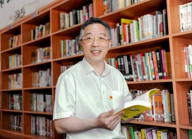 “颐云楼主人”<strong></p>
<p>usdt如何交易</strong>，主动向省纪委投案