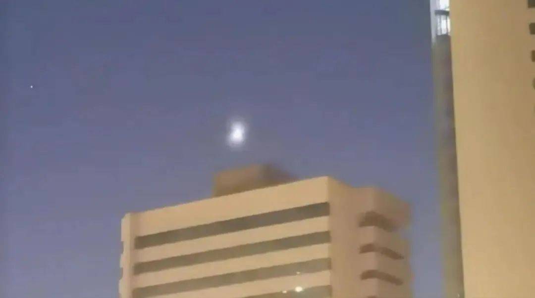 新疆夜空不明飞行物是什么<strong></p>
<p>usdt通道</strong>？揭秘来了
