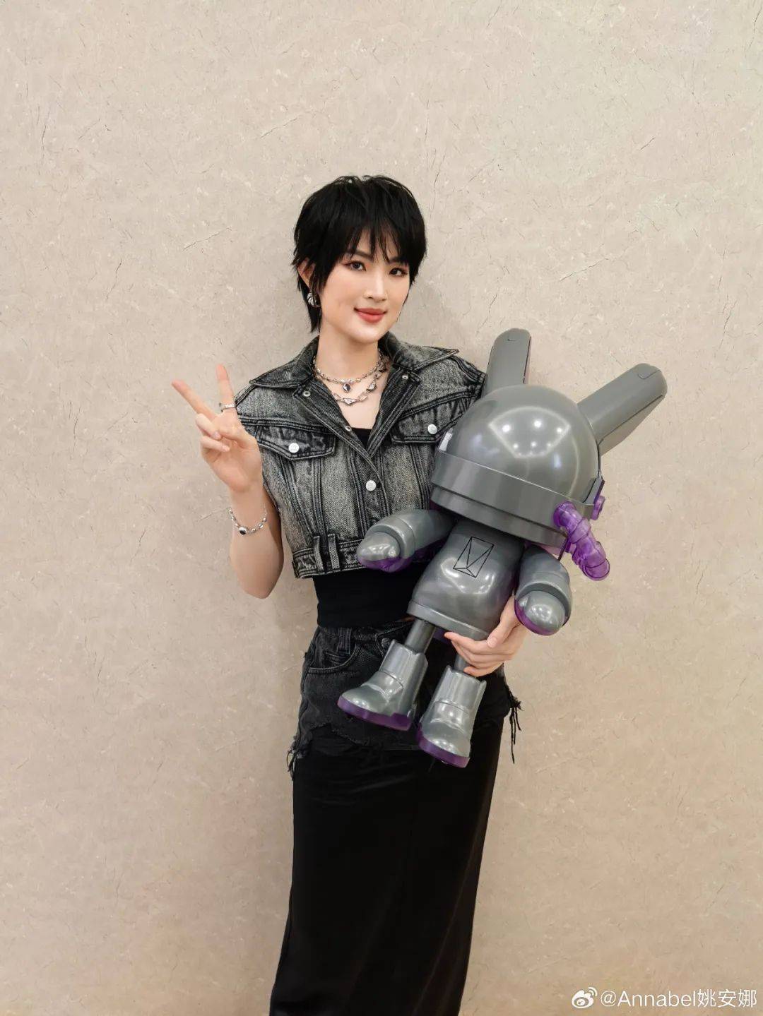 姚安娜被问到哈佛大学拒收国际生<strong></p>
<p>usdt什么价格</strong>，微笑回应“还好毕业了”，此前曾以满分成绩考入哈佛大学