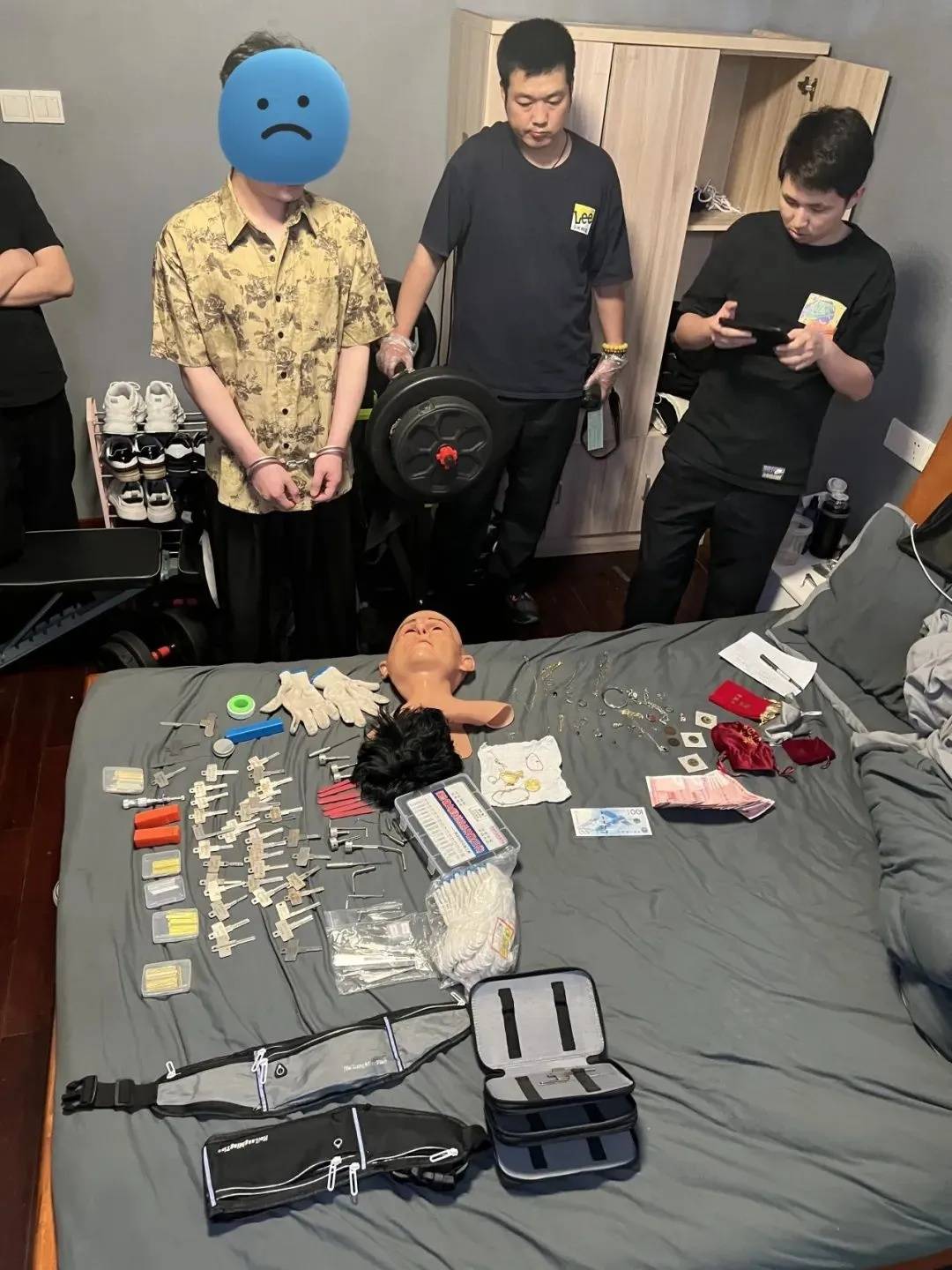 江苏一男子戴仿真“人皮”面具入室盗窃<strong></p>
<p>usdt支付通道</strong>，流窜多个小区作案，涉案金额达15万余元