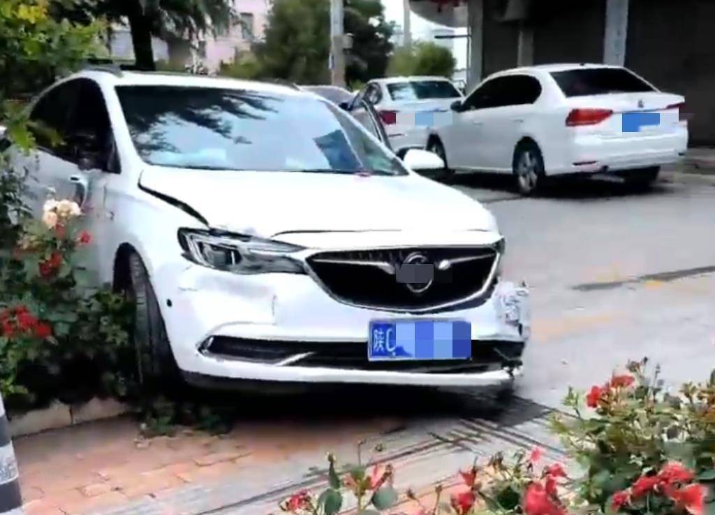 宝鸡一社区女书记当街开车追撵女子撞上电瓶车：两名女子被警方控制<strong></p>
<p>充值usdt平台</strong>，两名伤者在医院治疗