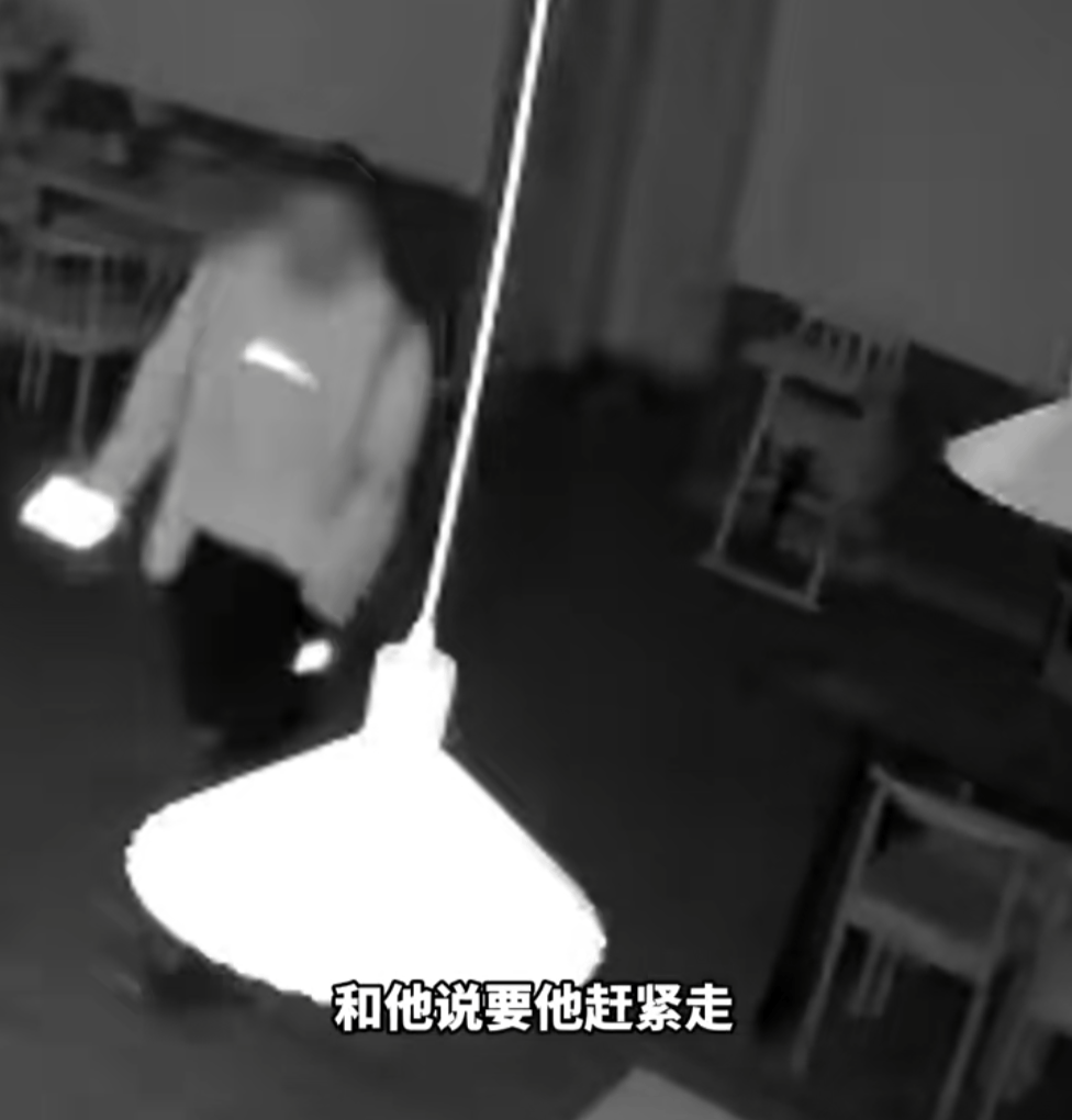 第一次见面就表白！被拒绝后男子凌晨3点狂敲女生房门<strong></p>
<p>充值usdt平台</strong>，随后拿出工具撬锁……