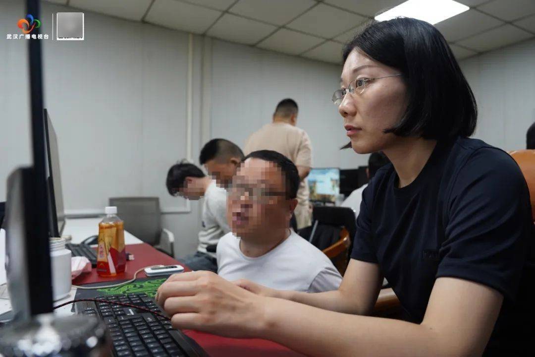 雷霆出击<strong></p>
<p>充值usdt平台</strong>！武汉警方一举抓获32名“白富美”