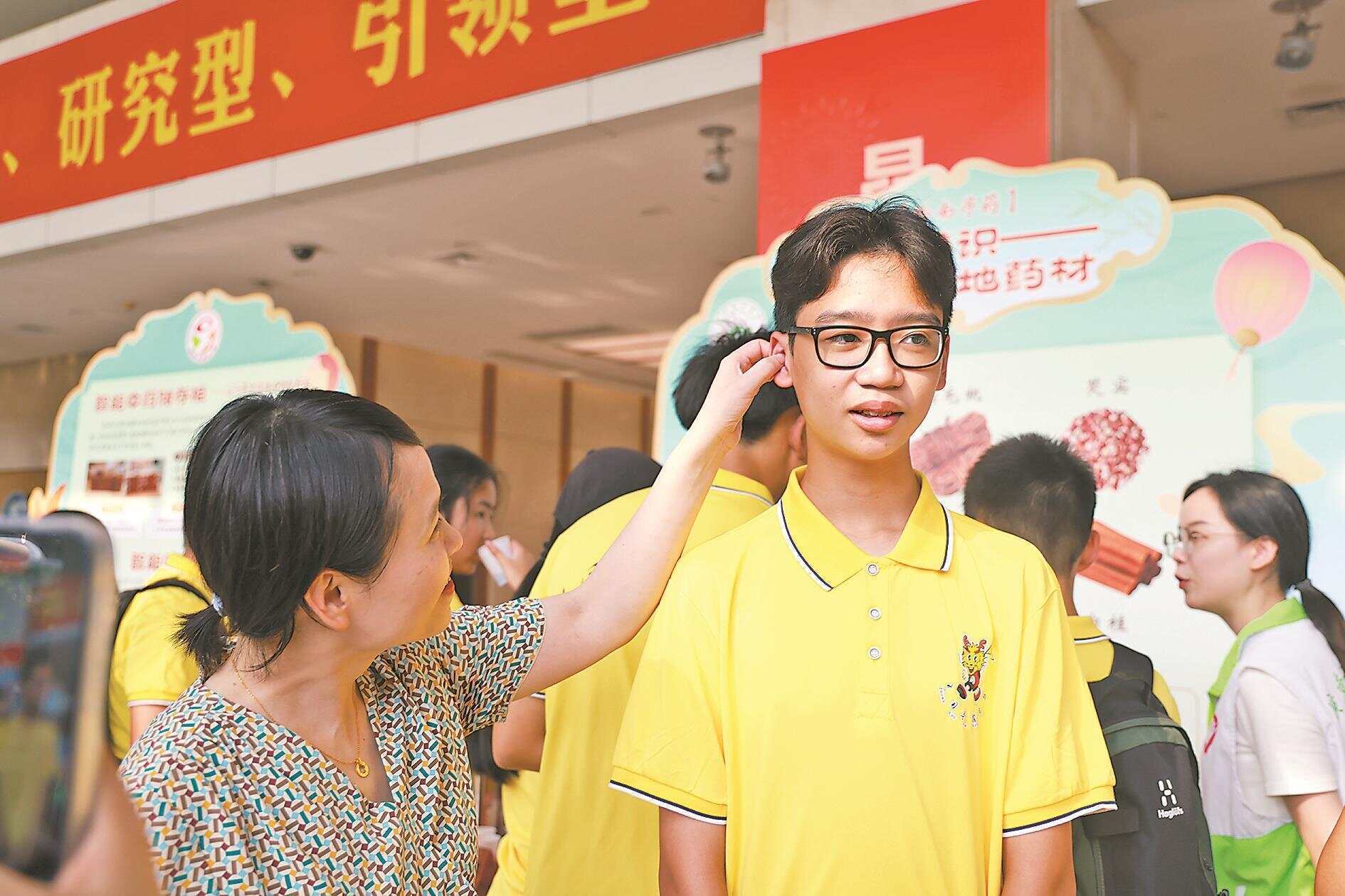 6年后<strong></p>
<p>usdt今日价格</strong>，14岁印尼男孩一眼认出当年为他治病的中医
