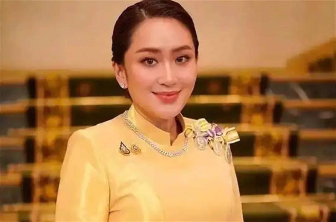 总理府已被围<strong></p>
<p>usdt商城</strong>，泰陆军司令出山，洪森预测，美女总理三月内必下台