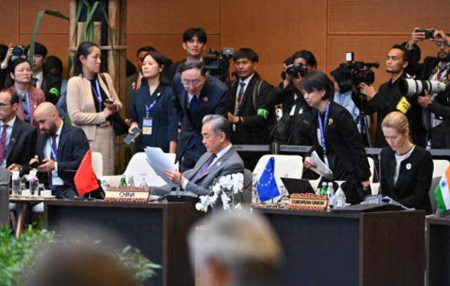面对菲海警的驱逐<strong></p>
<p>以太坊价格</strong>，中国侦察船不语，舰载机起飞，直接4个字定性