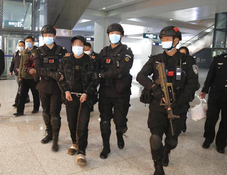 “男子强奸嫂嫂出狱后又刺死见义勇为者”案二审<strong></p>
<p>以太坊挖矿</strong>，择日宣判 警方曾披露抓捕过程等诸多细节