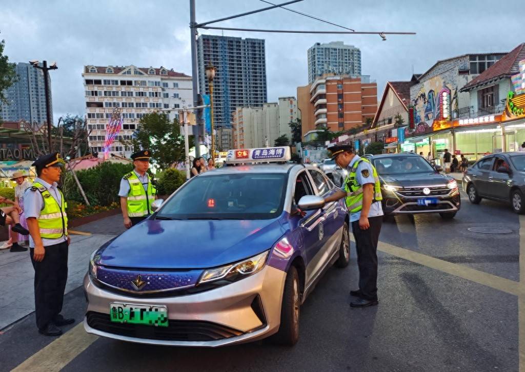车不动计价器还在“跑”<strong></p>
<p>以太坊区块中文浏览器</strong>，青岛一辆出租车安装“跑得快”被查处