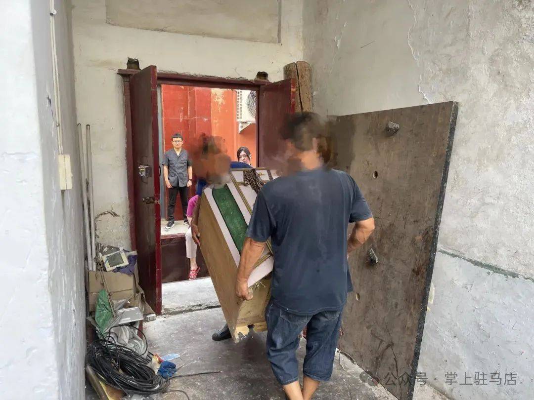 现场画面曝光！河南驻马店出动多名干警<strong></p>
<p>以太坊区块浏览器</strong>，多人被带走！