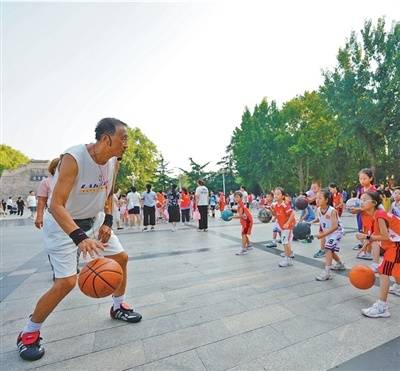 “再平凡的球场<strong></p>
<p>挖以太坊</strong>，也能承载梦想”（微光）