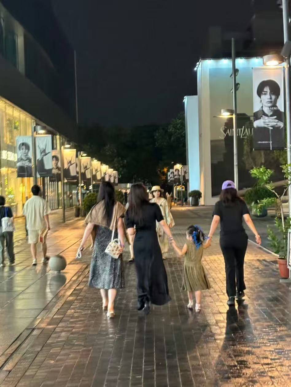 从“白幼瘦”到“气血感”<strong></p>
<p>挖以太坊</strong>，审美标准终于“健康”了？
