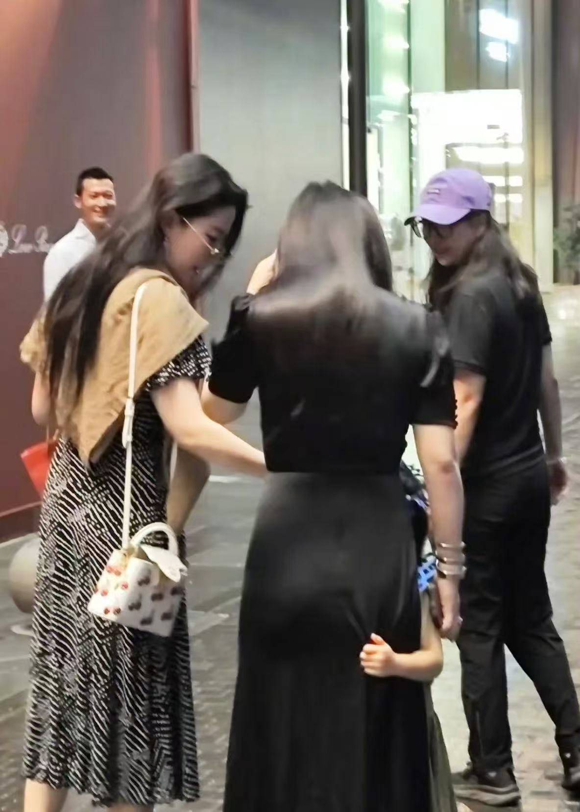 从“白幼瘦”到“气血感”<strong></p>
<p>挖以太坊</strong>，审美标准终于“健康”了？