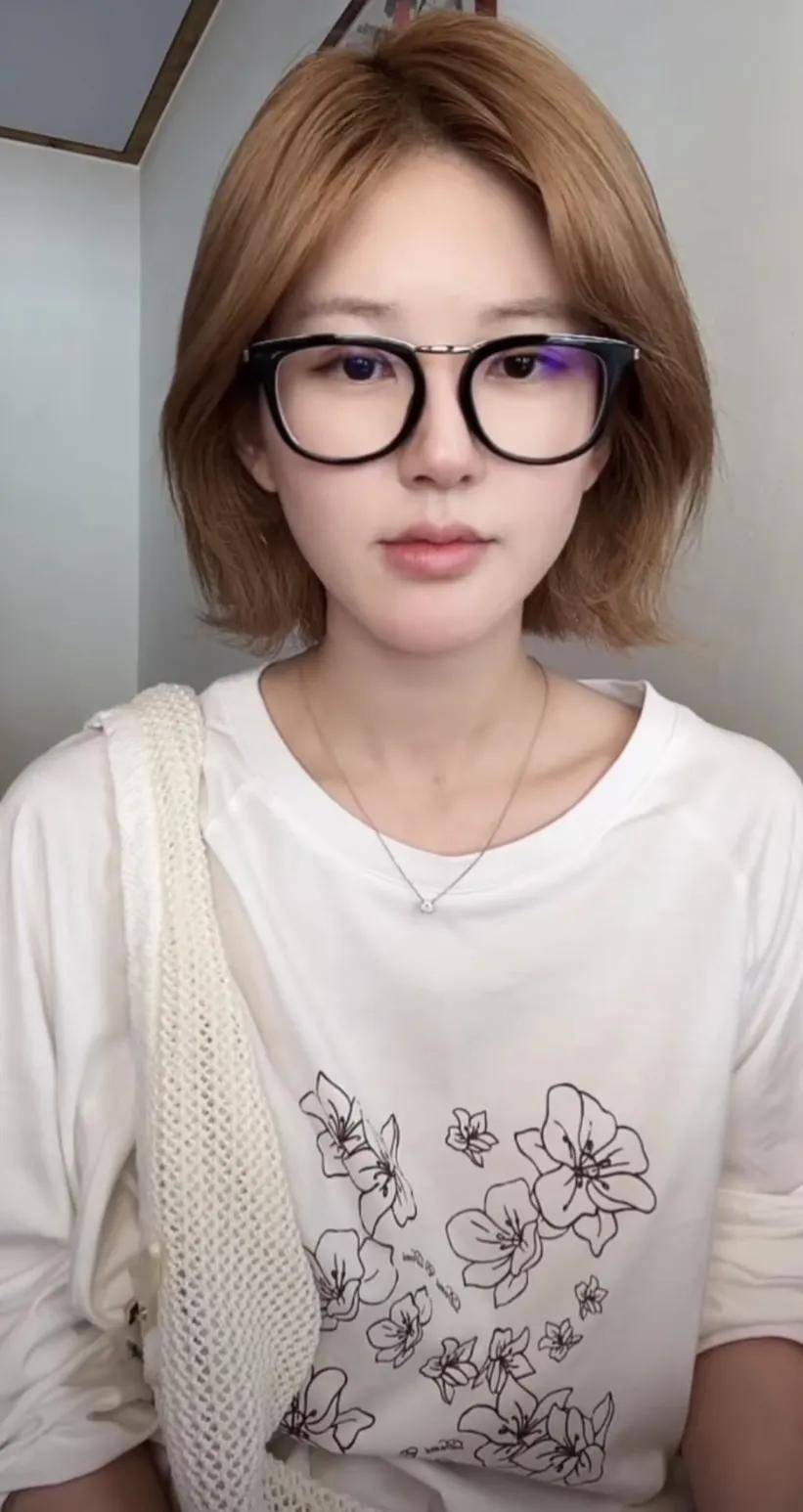 怒撕经纪公司后赵露思开启直播<strong></p>
<p>以太坊矿机</strong>，同款花卷、包包都卖爆