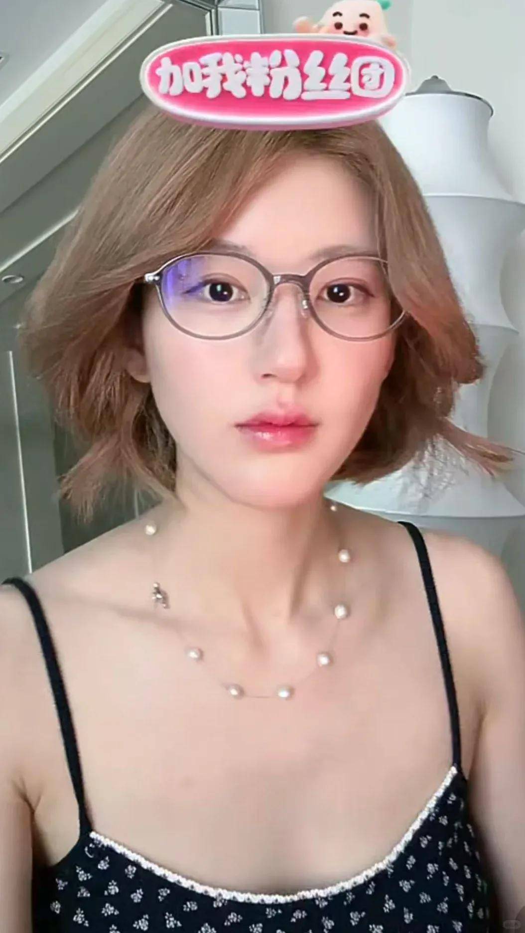 怒撕经纪公司后赵露思开启直播<strong></p>
<p>以太坊矿机</strong>，同款花卷、包包都卖爆