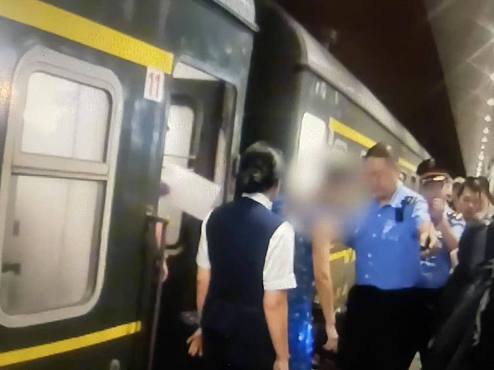 女子火车上“霸座”不听劝<strong></p>
<p>以太坊区块</strong>，抵达北京后行政拘留7天！