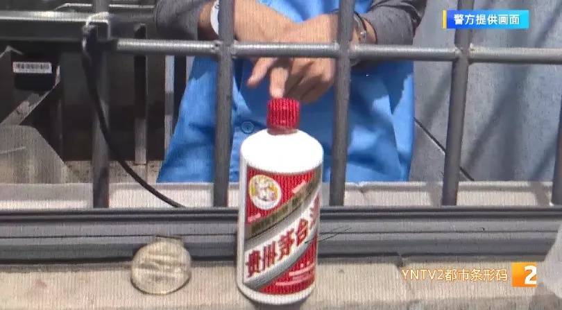 凌晨怪事！男子提着茅台袋子在车库<strong></p>
<p>以太币坊</strong>，翻垃圾桶竟为了.....