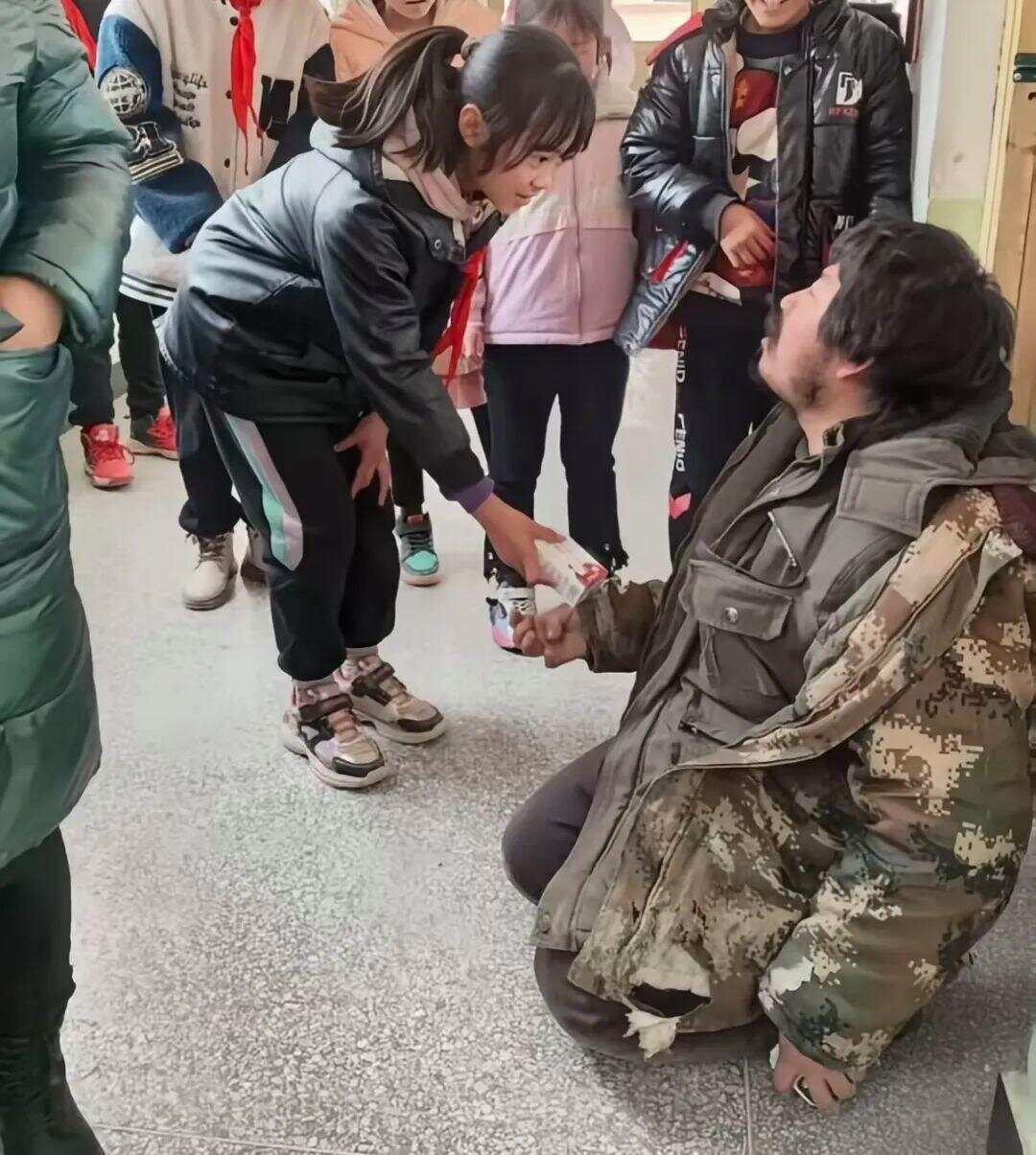 遗憾！受拾荒者资助感动全网女孩意外去世<strong></p>
<p>区块链以太坊</strong>，此前两人相见泪流满面感动全网