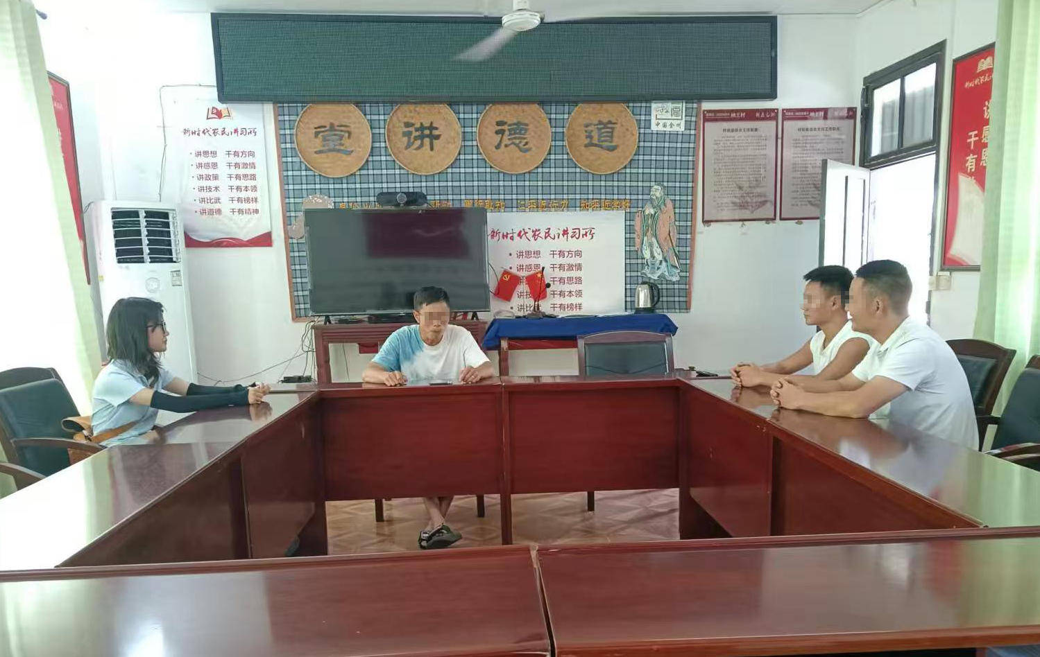 贵州22岁女村支书遇车祸不幸身亡 乡政府工作人员：她上任仅数月<strong></p>
<p>以太坊智能合约</strong>，开展工作后回村路上遇事故
