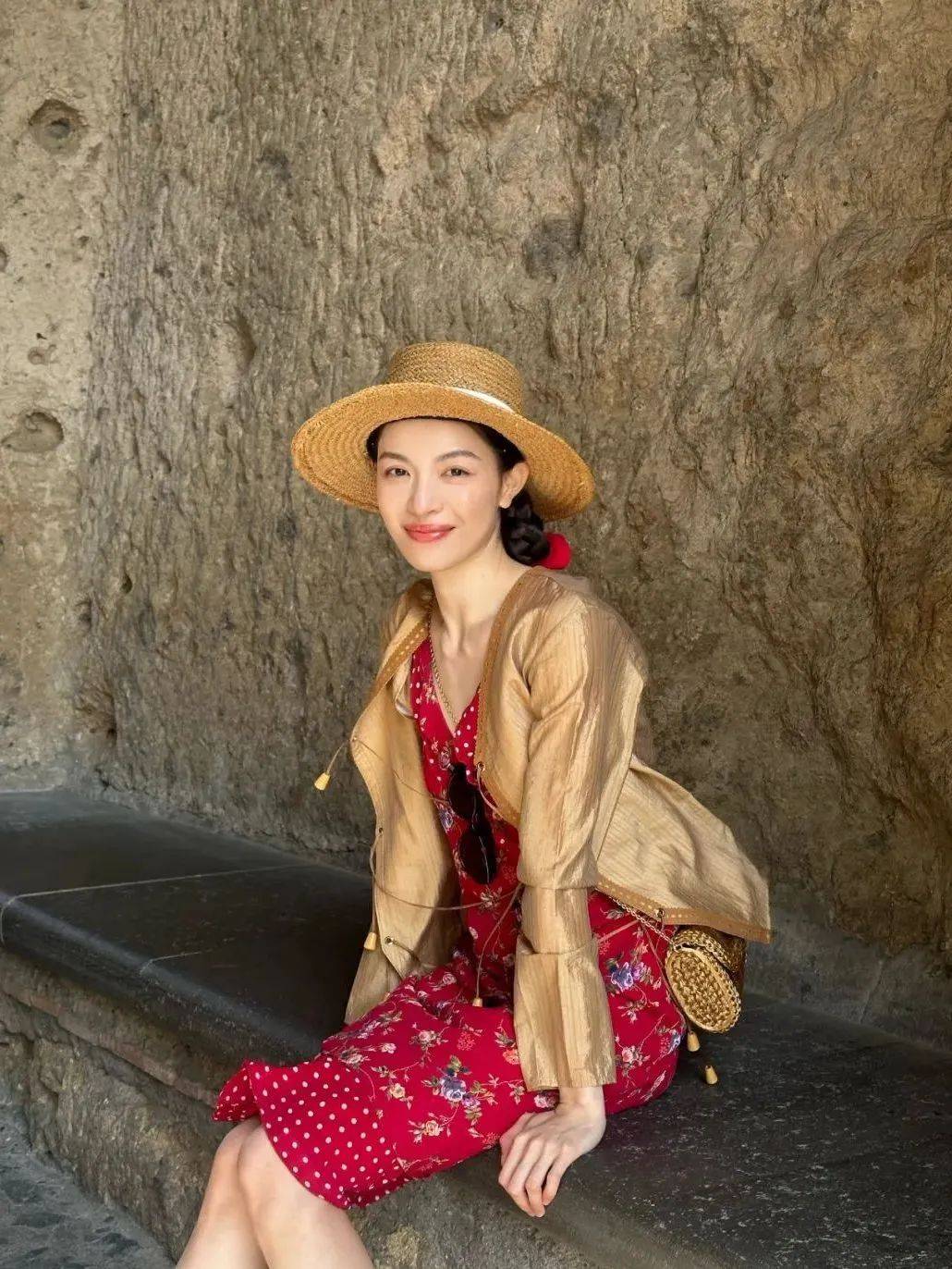 质感女人怎么都在穿这个颜色<strong></p>
<p>以太坊币行情</strong>？