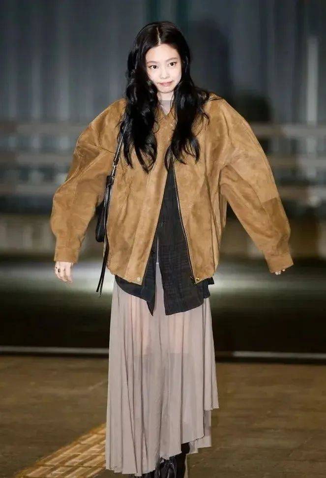 质感女人怎么都在穿这个颜色<strong></p>
<p>以太坊币行情</strong>？