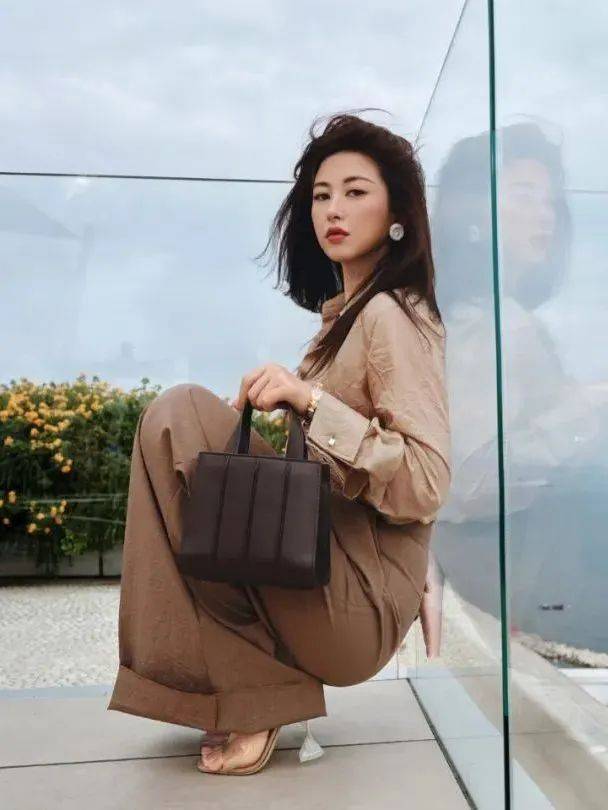 质感女人怎么都在穿这个颜色<strong></p>
<p>以太坊币行情</strong>？