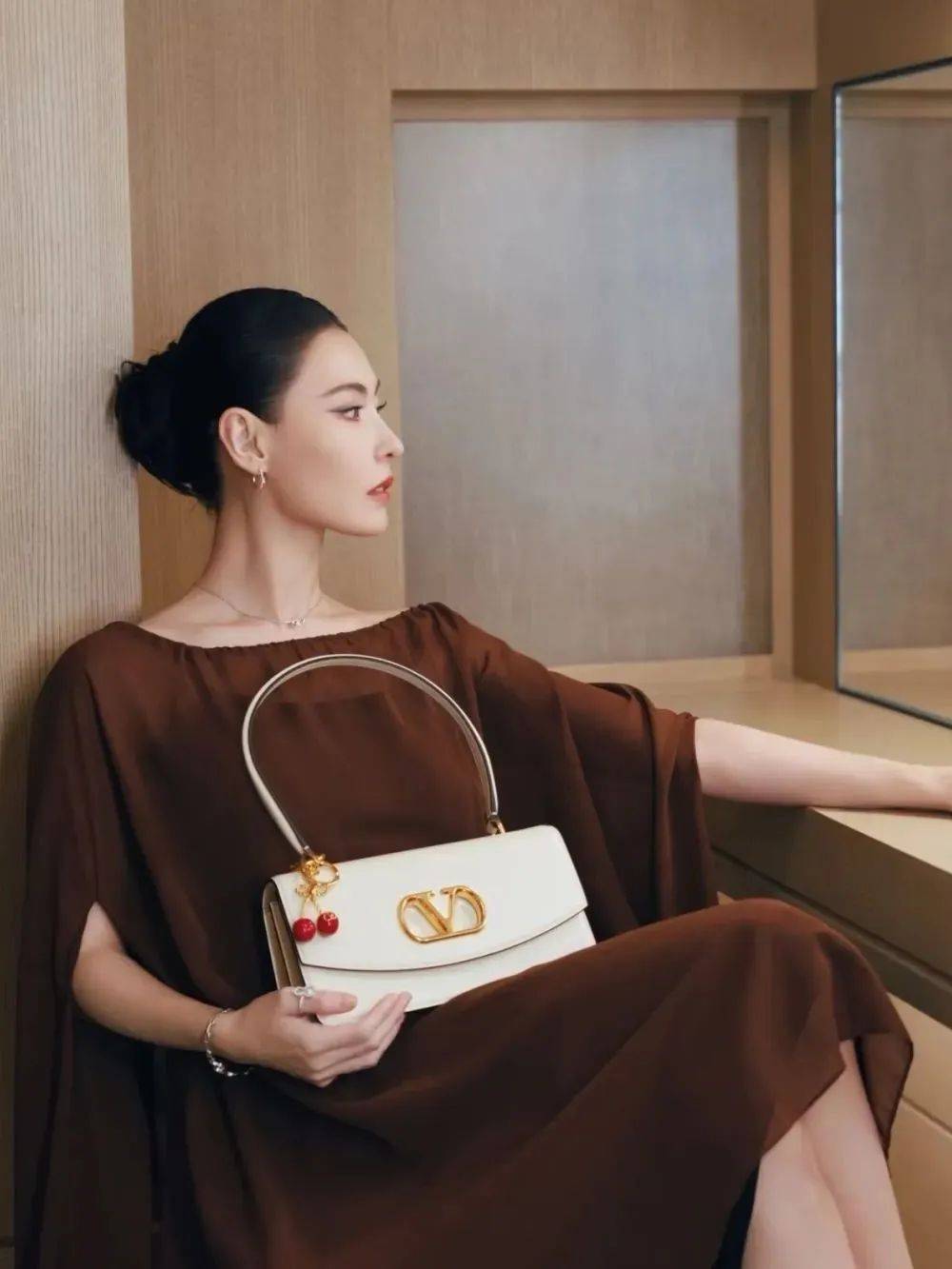 质感女人怎么都在穿这个颜色<strong></p>
<p>以太坊币行情</strong>？