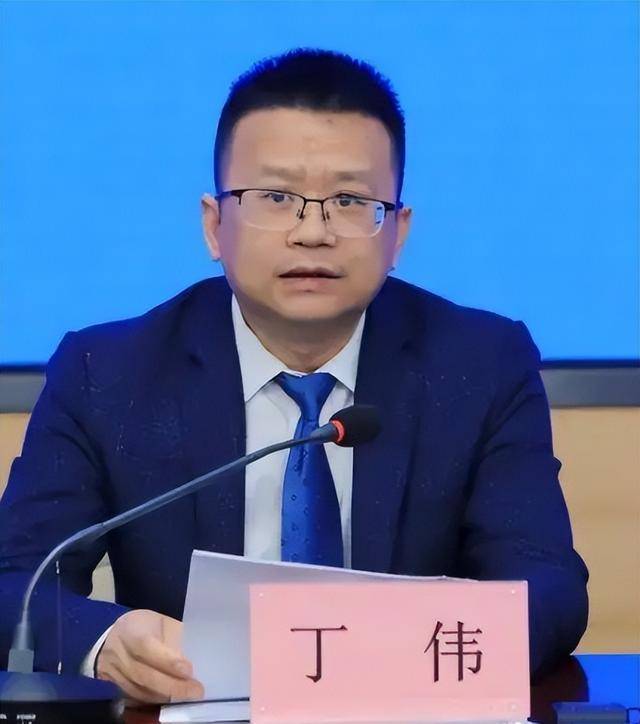4位副市长履新<strong></p>
<p>以太坊查询</strong>，卸任两年后他再任此职