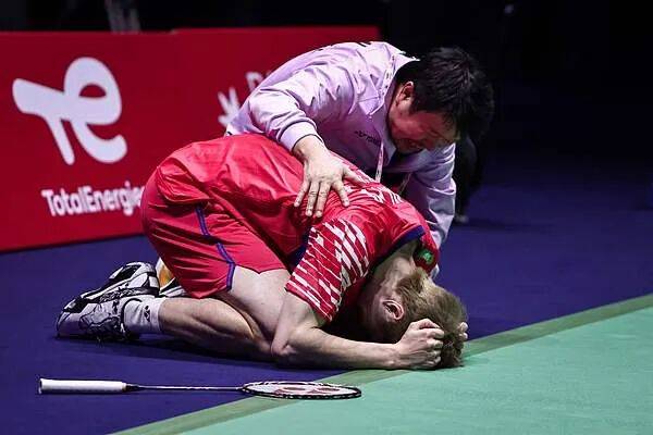 祝贺！石宇奇2比1逆转昆拉武特<strong></p>
<p>以太坊分叉</strong>，获得羽毛球世锦赛男单冠军！